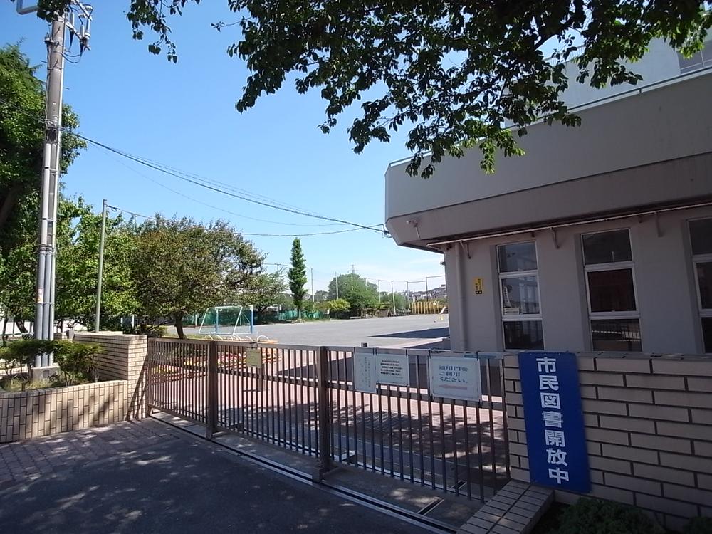 Primary school. It is safe situated in about 600m, so commuting to 600m Meilin elementary school to Yokohama Municipal Bairin Elementary School.