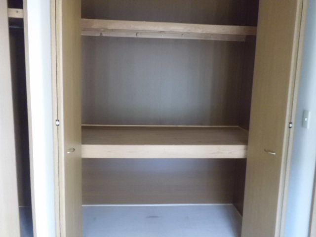 Receipt. Storage rich and the room also clean (* ^^) v