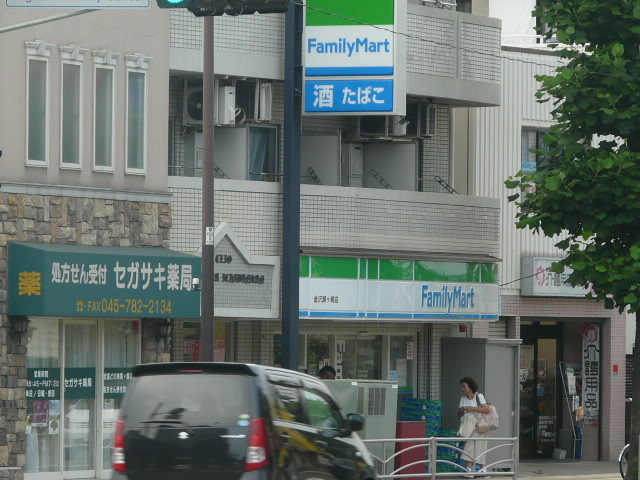 Convenience store. FamilyMart Kanazawa Segasaki store up (convenience store) 301m