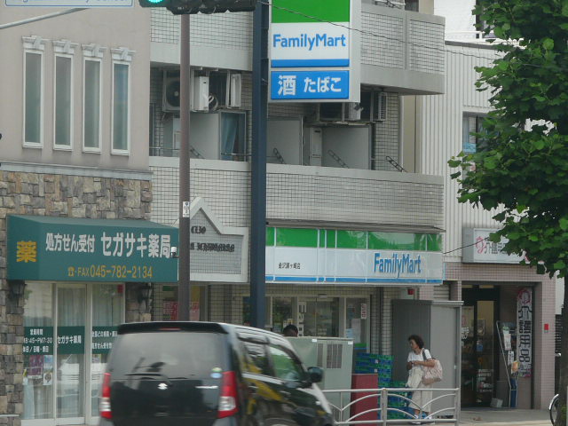 Convenience store. FamilyMart Kanazawa Segasaki store up (convenience store) 123m