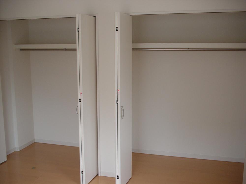 Same specifications photos (Other introspection). Equipped with a large closet and walk-in closet in each room. 