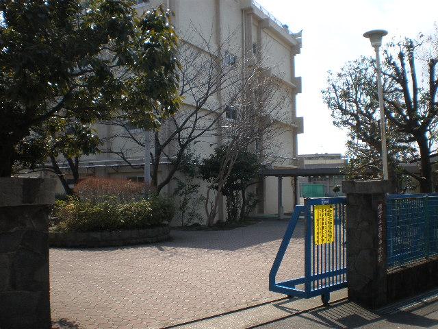 Junior high school. 1409m to Yokohama Municipal Nishishiba junior high school