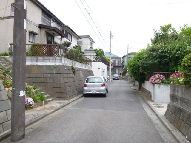 Local photos, including front road. Frontal road