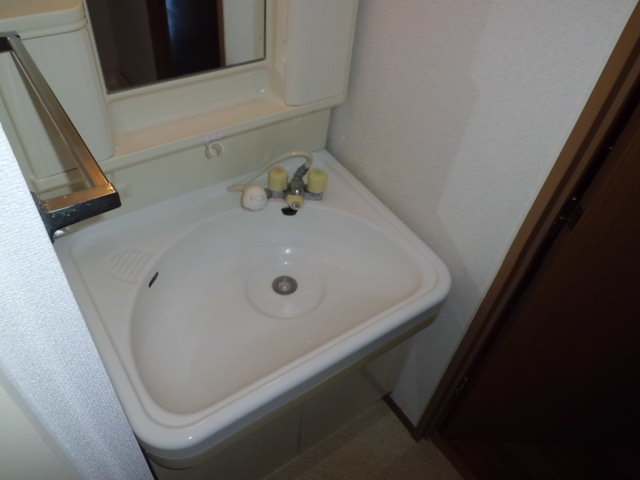 Washroom.  ☆ Also it comes with a separate wash basin \ (^ o ^) /  ☆