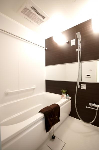 Bathroom. 1418 affluent bath of size