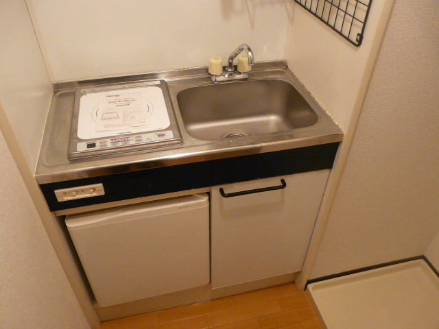 Kitchen. It comes with IH cooking heater ☆