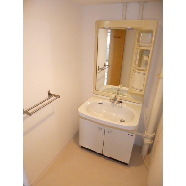 Wash basin, toilet. Spacious dressing room! (wallpaper ・ YukaCho already exchange)