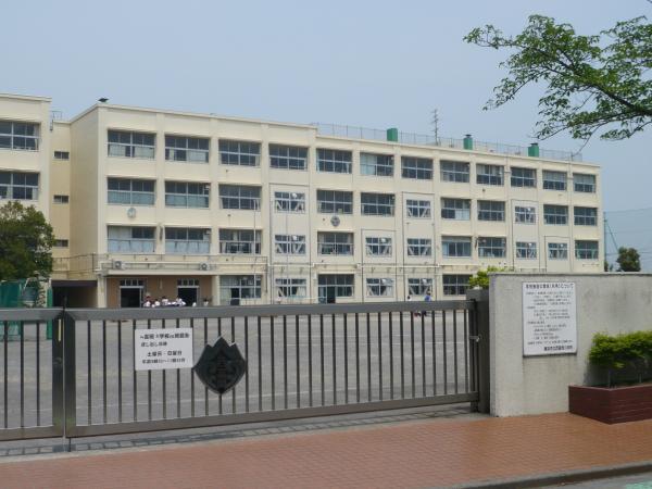 Primary school. Nishitomioka until elementary school 670m