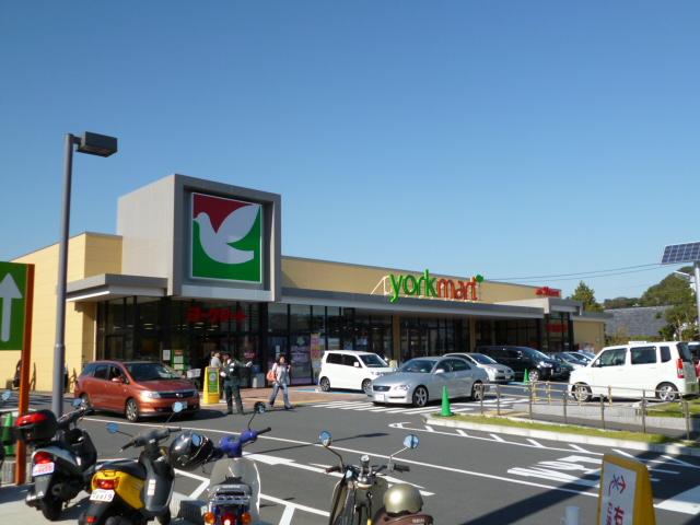 Supermarket. York Mart until Mutsuura shop 692m