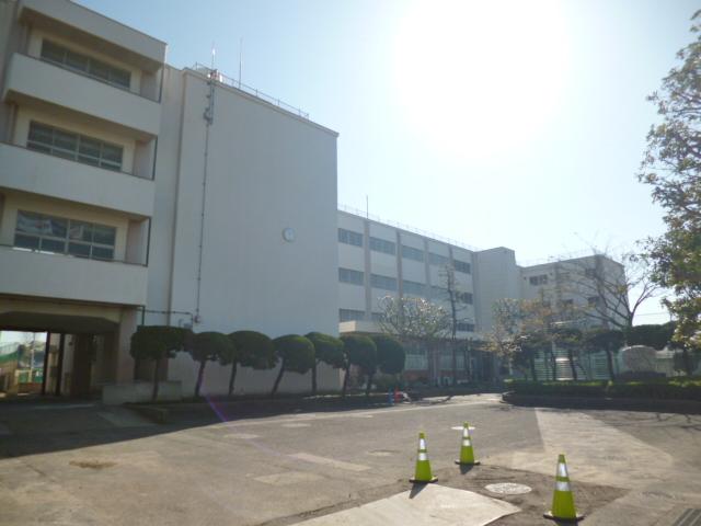 Junior high school. 441m to Yokohama Municipal Mutsuura junior high school