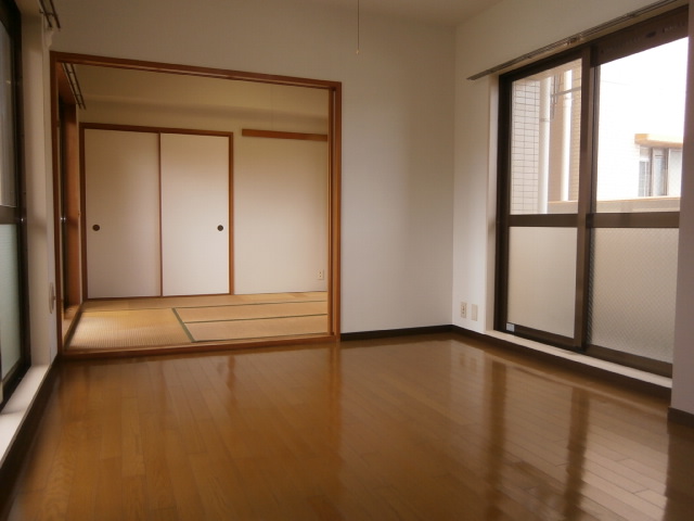 Living and room. Clean room (* ^ _ ^ *)