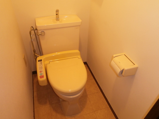 Other Equipment. Washlet comes with (* ^^) v