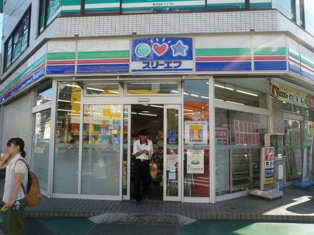 Convenience store. Three F Kanazawa Yatsu store up (convenience store) 210m