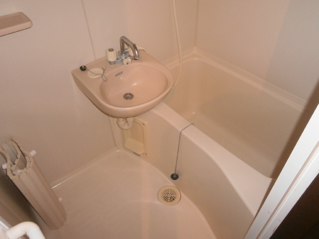 Bath. Bus toilet by (* ^^) v