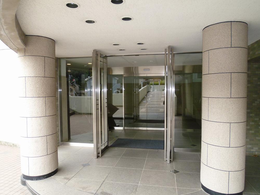 Entrance. Entrance (with auto-lock)