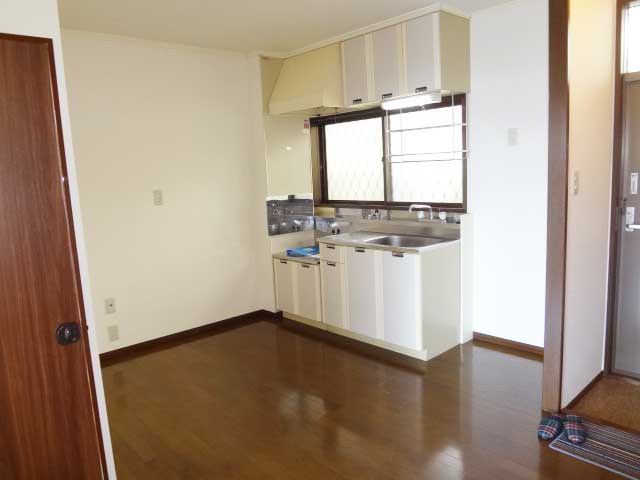 Living and room. DK is a flooring (* ^ _ ^ *)