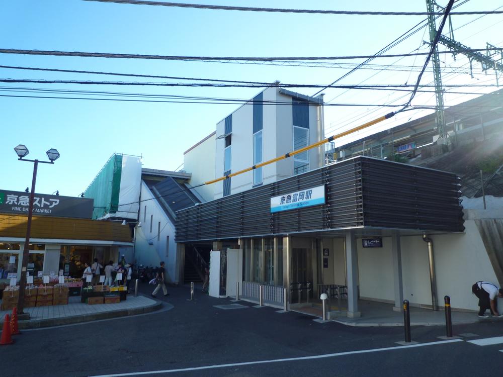 station. 1360m to "Keikyutomioka"