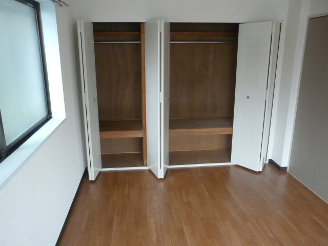 Receipt. Storage rich and the room also clean (* ^^) v