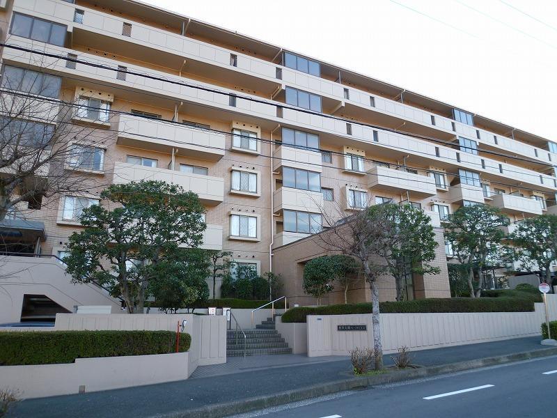 Local appearance photo. Kanazawa Bunko Station within walking distance, Supermarkets are also nearby.