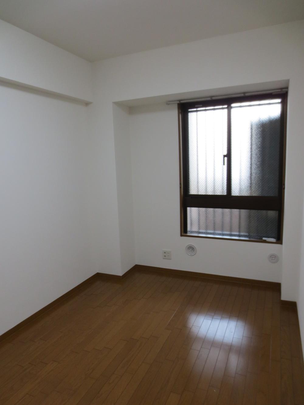 Non-living room. Indoor (12 May 2013) Shooting