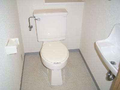 Toilet.  ☆ bus ・ Restroom !!