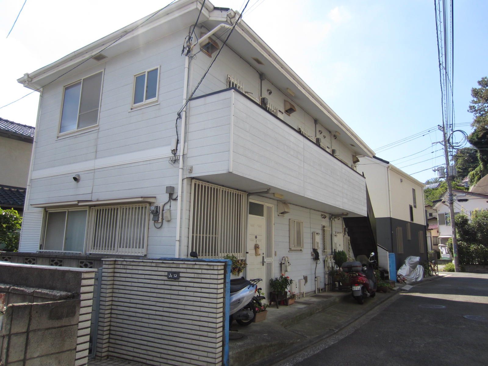 Building appearance. Kanazawa Bunko a 10-minute walk from the train station.