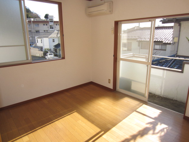Living and room. Western-style 6 tatami flooring!