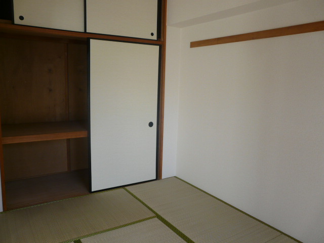 Other room space. It is calm bedroom