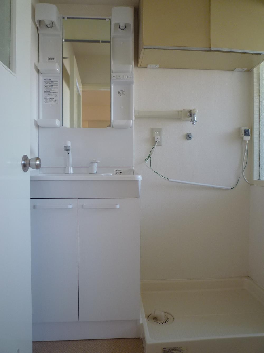 Wash basin, toilet. Indoor (June 2013) Shooting