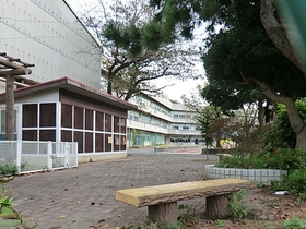 Primary school. 120m to Yokohama Municipal Kamariyahigashi elementary school (elementary school)