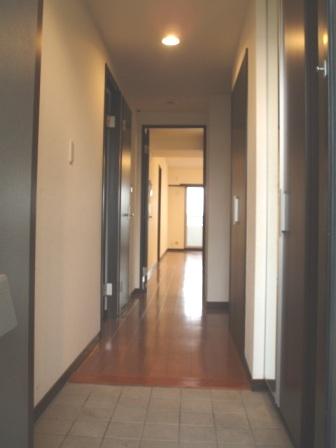 Entrance. Local (11 May 2013) Shooting