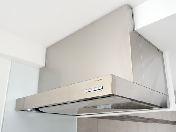 Kitchen.  [Enamel rectification plate type stainless steel range hood] Since the current plate is a high-quality enamel, Also it wiped off easily, such as oil dirt. Utilizing suction force is up the draft phenomenon. Efficiently ventilate the smoke and odor generated during cooking.