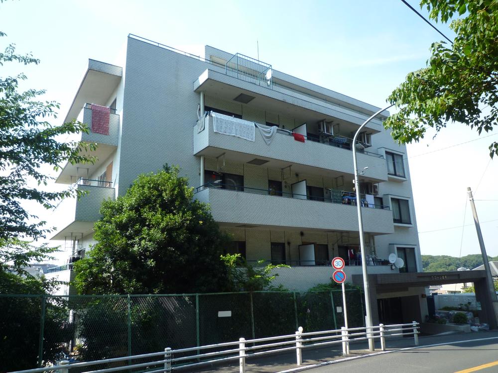 Local appearance photo. The top floor is a 4-direction angle room