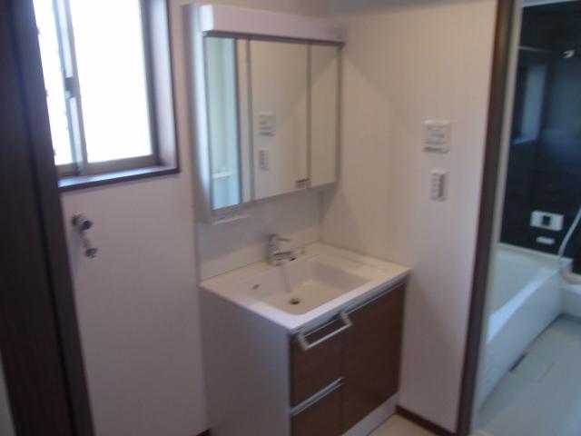 Wash basin, toilet. N Building basin Convenient three-sided mirror type