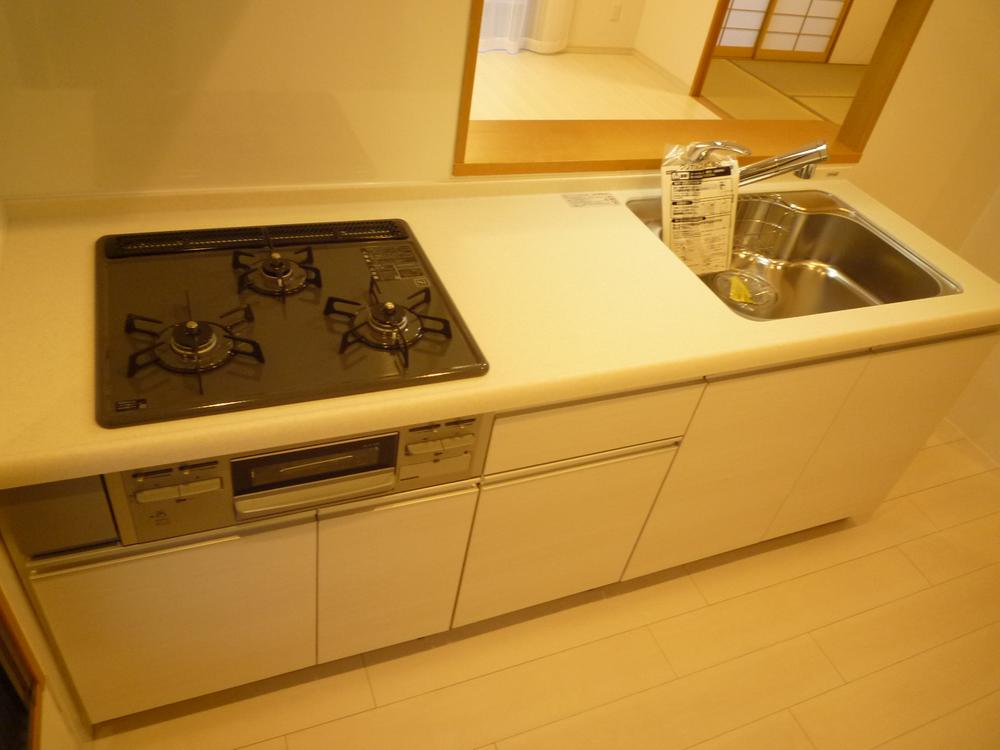 Kitchen. Adopt the latest system kitchen water purifier built-in.