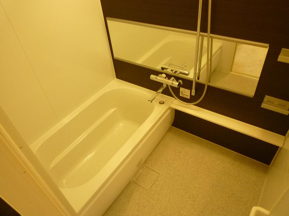 Bathroom. Adopt a unit bus up a notch in the wide mirror adoption.