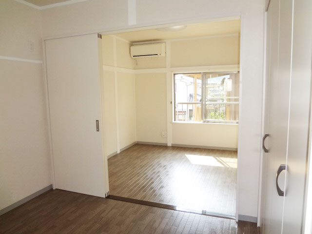Living and room. Sunny (* ^ _ ^ *)