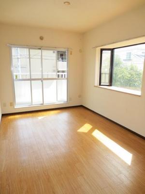 Living and room. Room 1