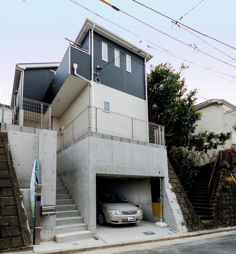 Local appearance photo. A quiet residential area where two-story houses lined