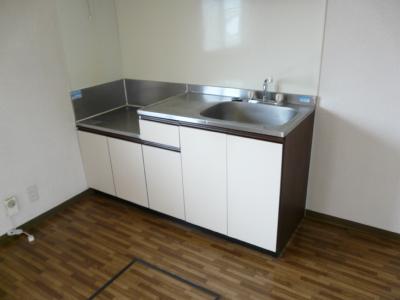 Kitchen. ☆ Gas stove installation Allowed ☆
