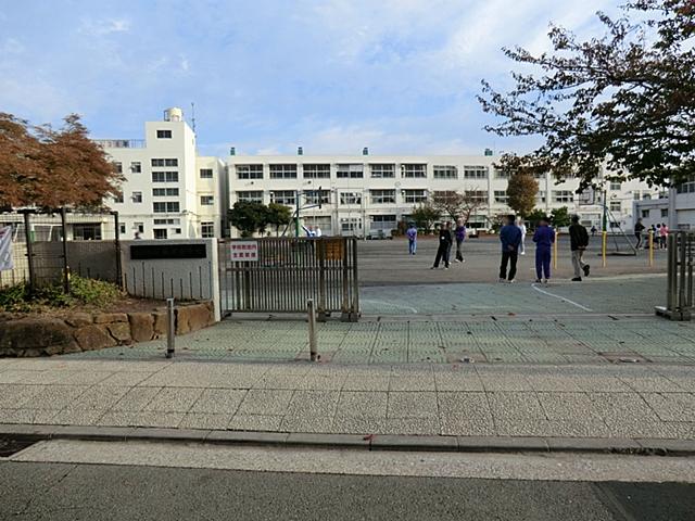 Primary school. 1404m to Yokohama Municipal Kanazawa Elementary School