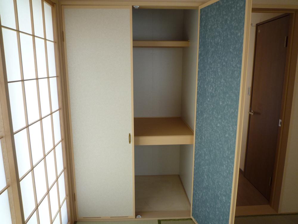 Receipt. Closet of high-quality Japanese-style room is plenty of storage capacity.