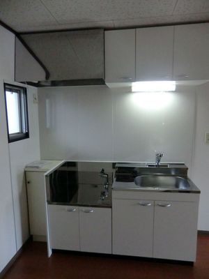 Kitchen. Gas stove installation Allowed! 