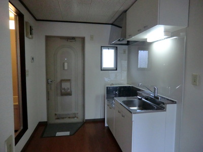 Kitchen. Gas stove installation Allowed! 
