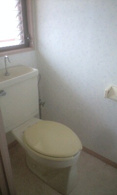 Toilet. There is a window ☆ 