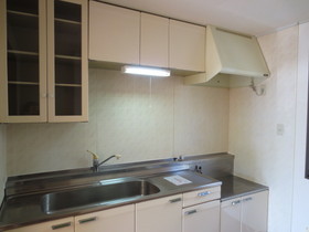 Kitchen. Gasunkonro can be installed.