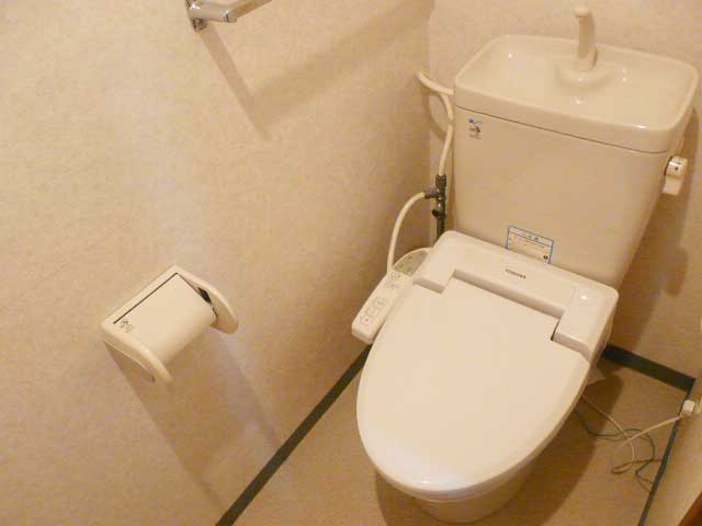 Toilet. bus ・ It is another toilet