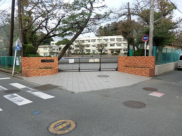 Primary school. 640m to Yokohama Municipal Kamariyahigashi Elementary School