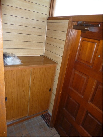 Entrance. Shoe box Yes