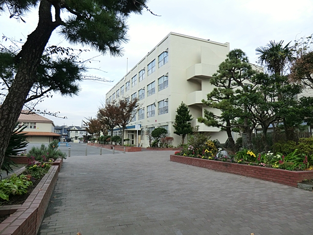 Primary school. Yokohama Municipal paperback elementary school until the (elementary school) 400m